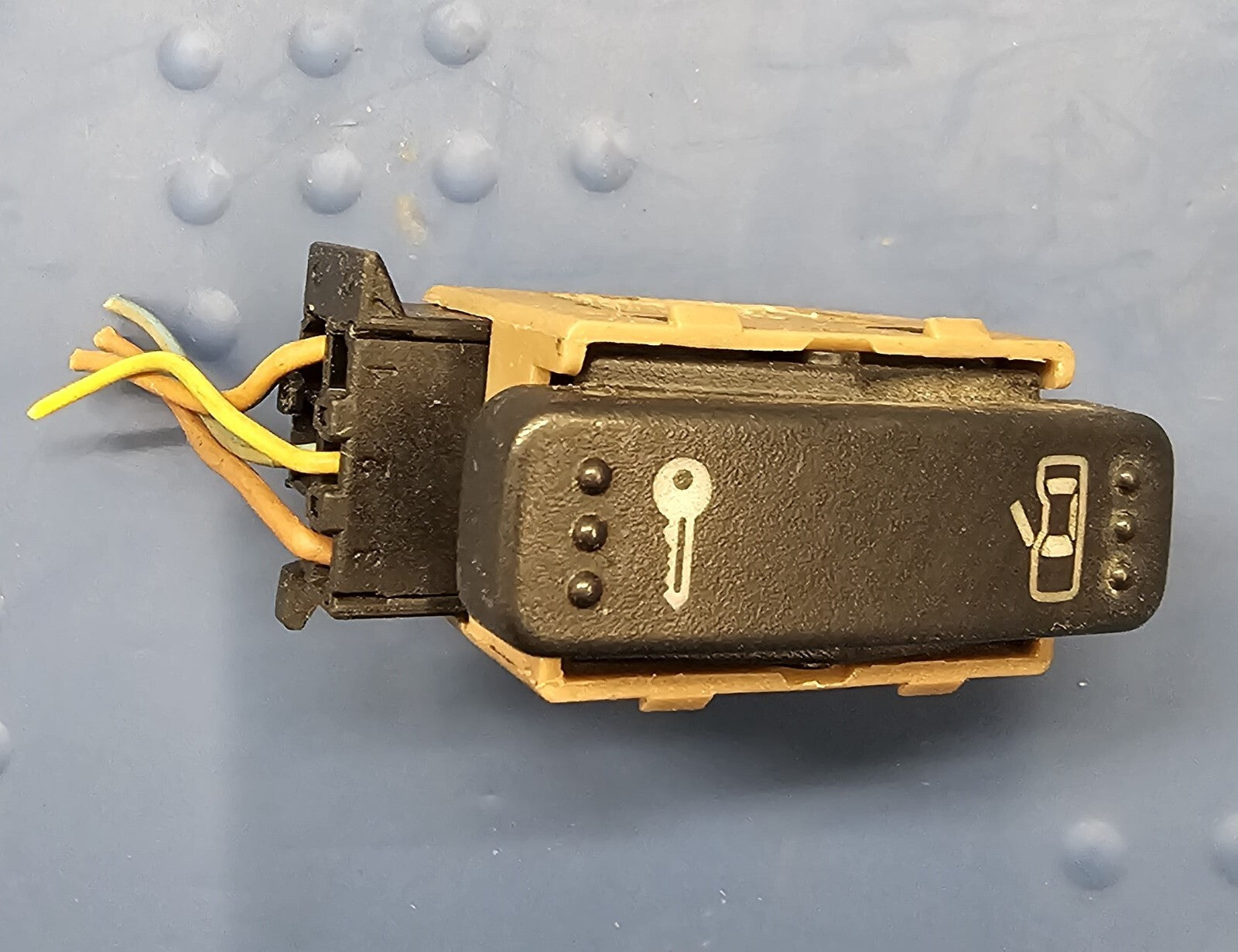 98-10 Volkswagen BEETLE Power RIGHT Door Lock Latch Control Switch Assembly OEM