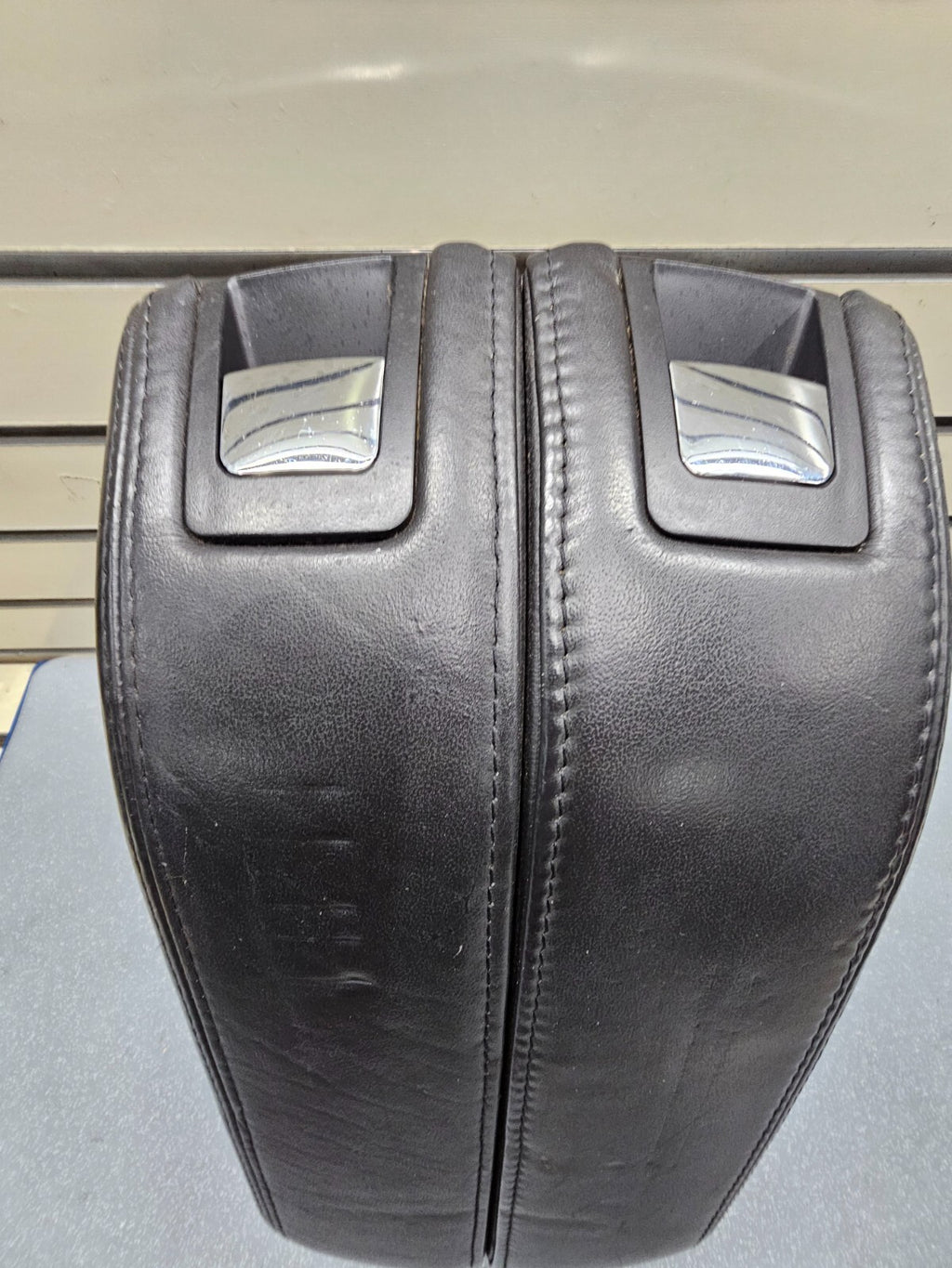13-19 LINCOLN MKT Front Floor Console Arm Rest Lid Cover Top Pad Assembly Black