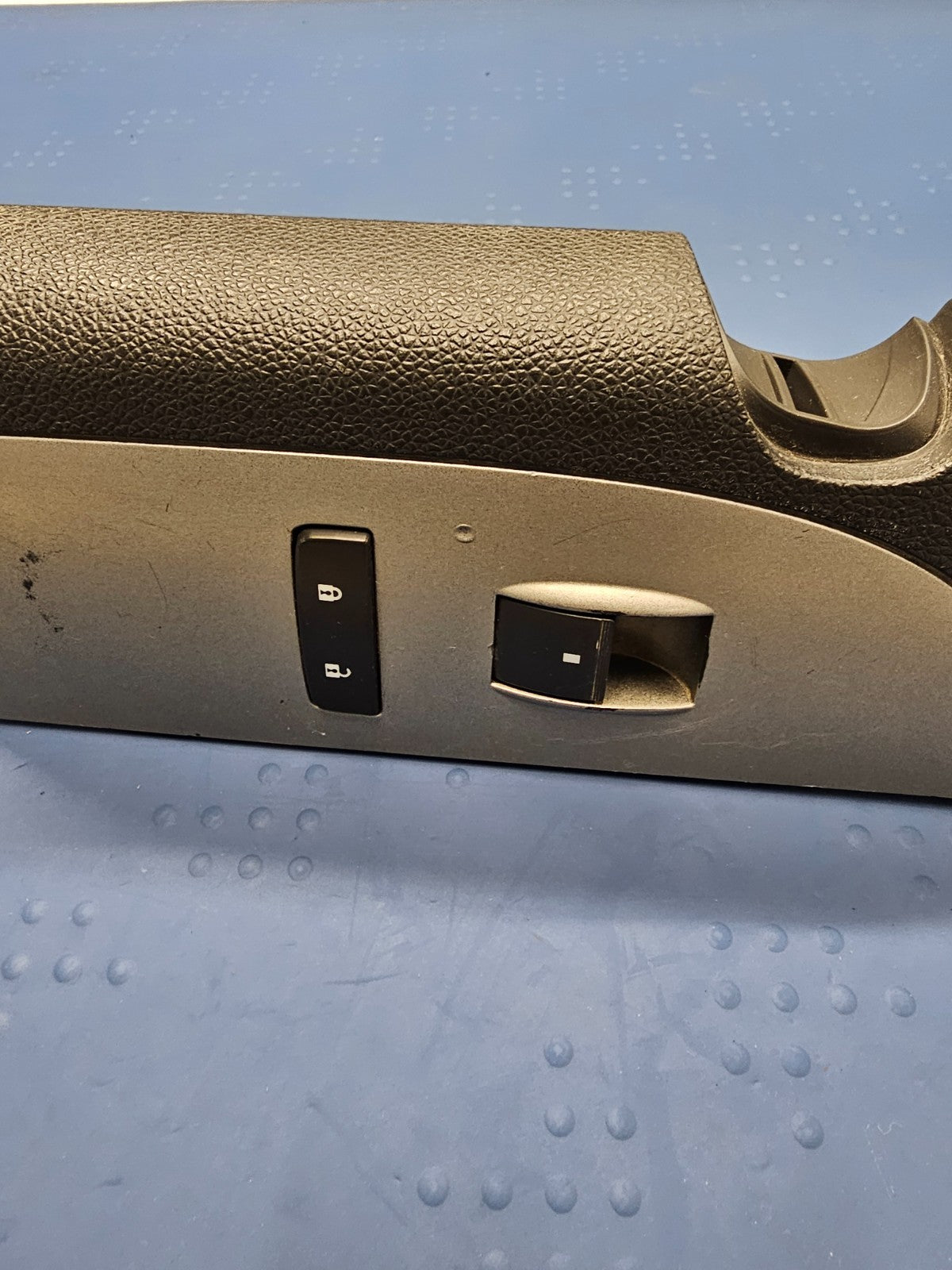 07-10 CHEVY SILVERADO GMC PASSENGER RIGHT POWER WINDOW SWITCH TAN/BLACK WS47