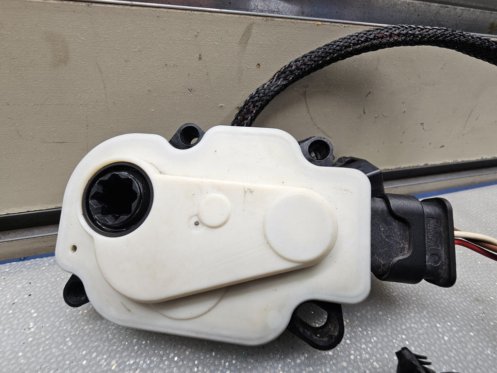 2013-2016 Ford Fusion Focus Grille Active Shutter Motor Actuator Assembly OEM