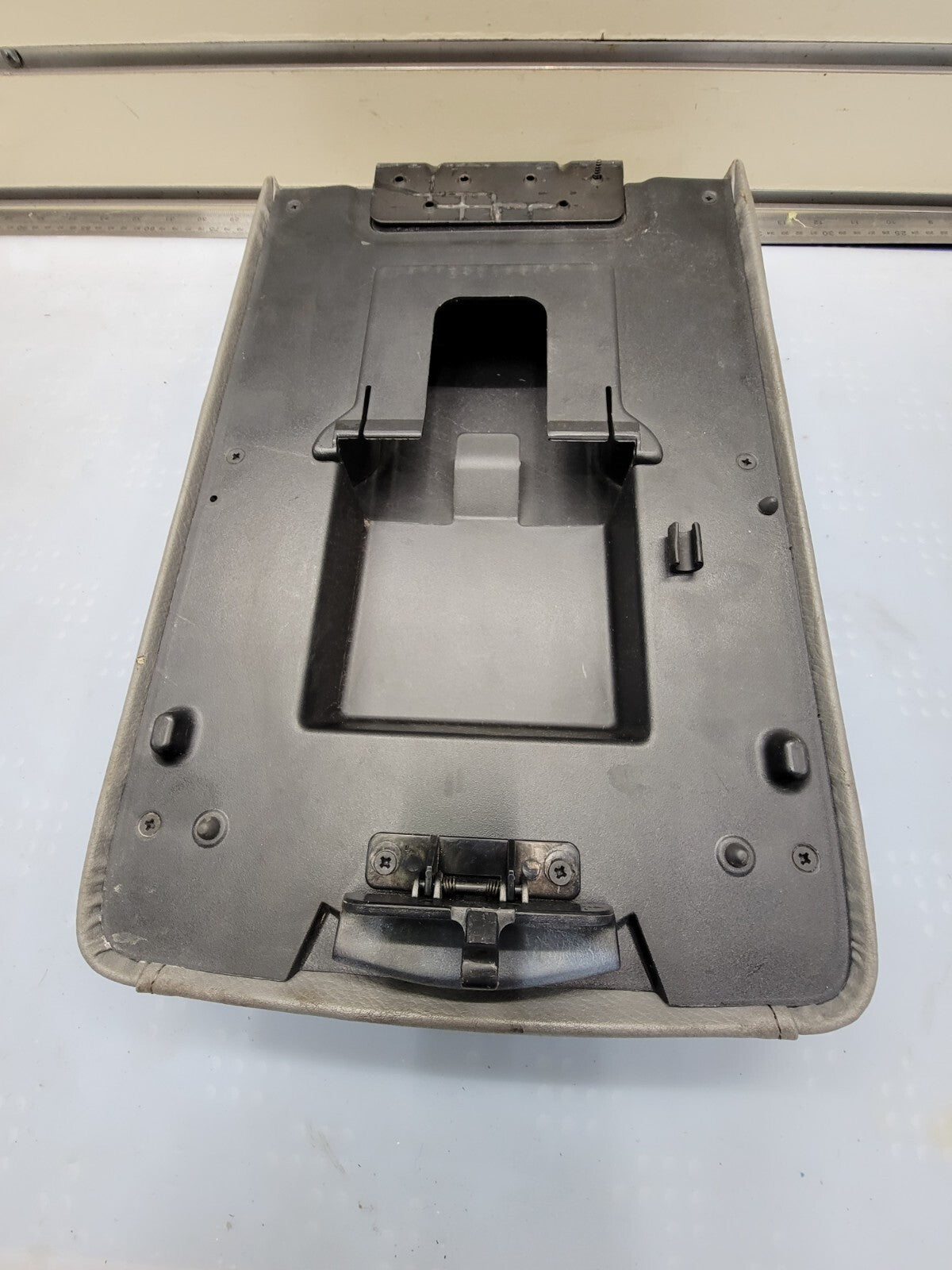 🔥2003-2006 FORD EXPEDITON CENTER CONSOLE ARMREST LID GRAY LEATHER