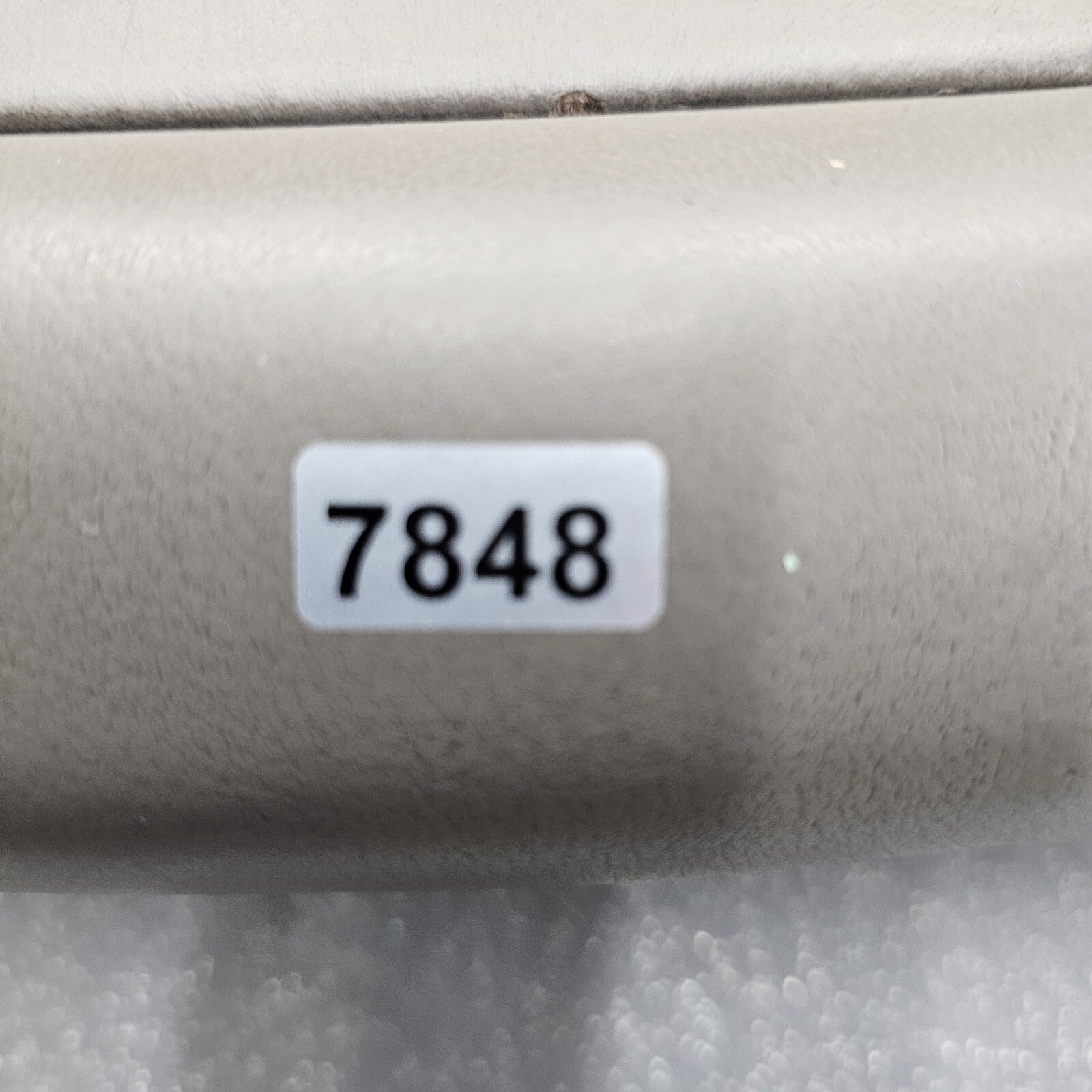 🔥01-02 Yukon Escalade Center Console Armrest Lid Cover Assembly LIGHT TAN L8