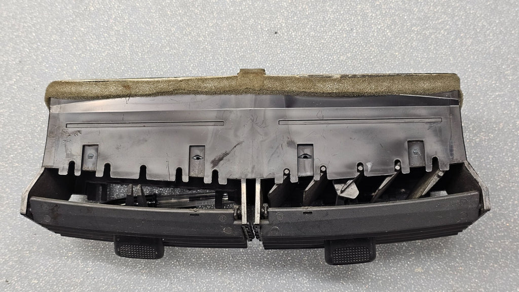 🔥05-07 Toyota Sienna Dash Air Vent Center Middle AC Heater Conditioning black