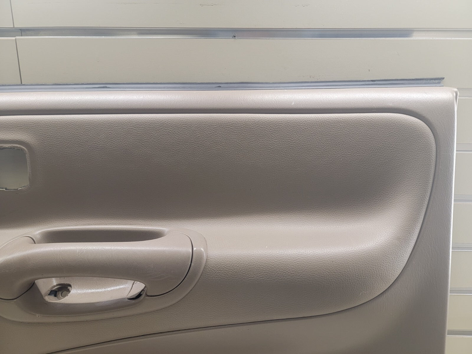 🔥2004-2006 Toyota Tundra Crew Cab Door Trim Panel front right passenger TAN D20