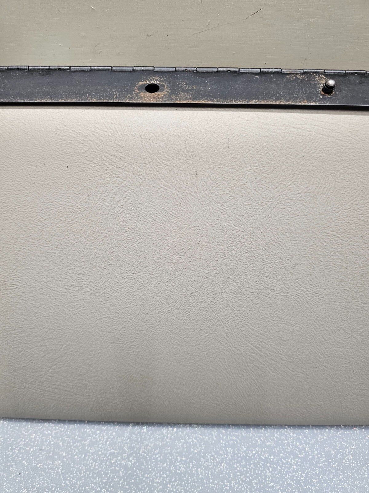 99-06 SILVERADO SIERRA Dash GLOVE BOX Storage Compartment Assembly Light TAN G3