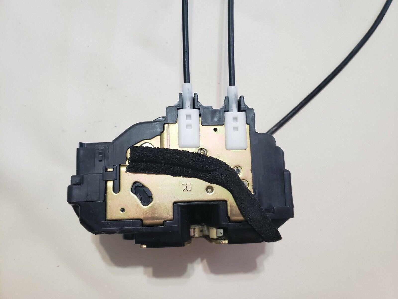 05-08 NISSAN Armada RIGHT FRONT Door Lock & Remote Control Actuator Assembly OEM