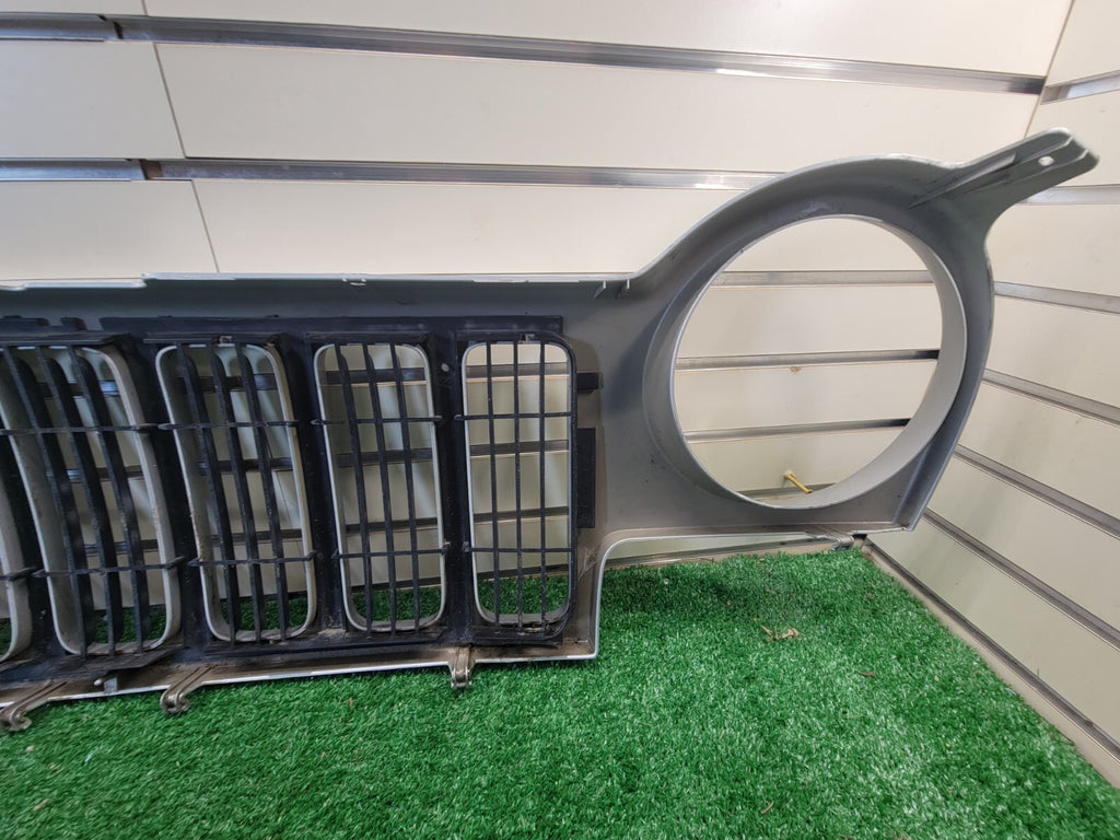 🔥02-04 Jeep Liberty KJ Top Front Upper Grille Assembly Chrome Panel Genuine OEM