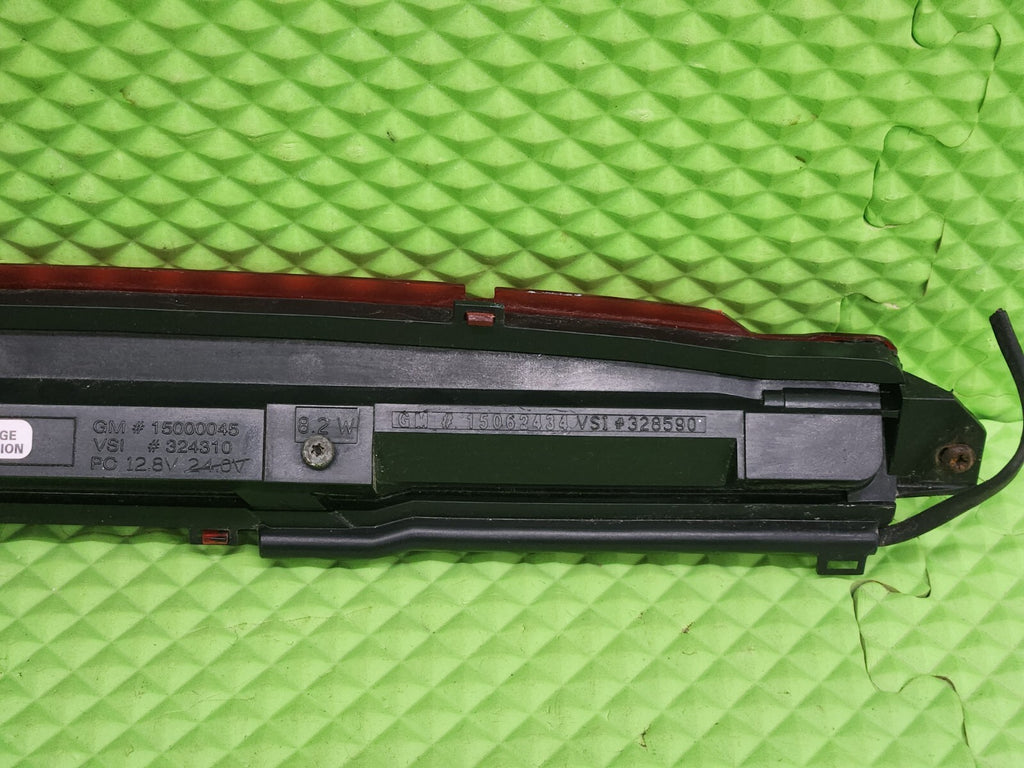 2002-2009 CHEVROLET TRAILBLAZER REAR 3RD HIGH MOUNTED BRAKE LIGHT OEM RED