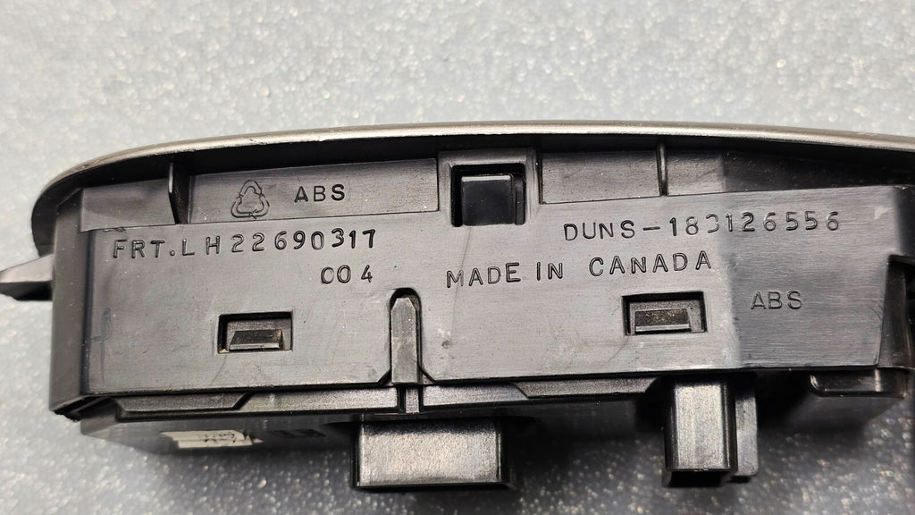 04-07 MALIBU LEFT DRIVER MASTER POWER WINDOW DOOR CONTROL SWITCH ASSEMBLY SILVER