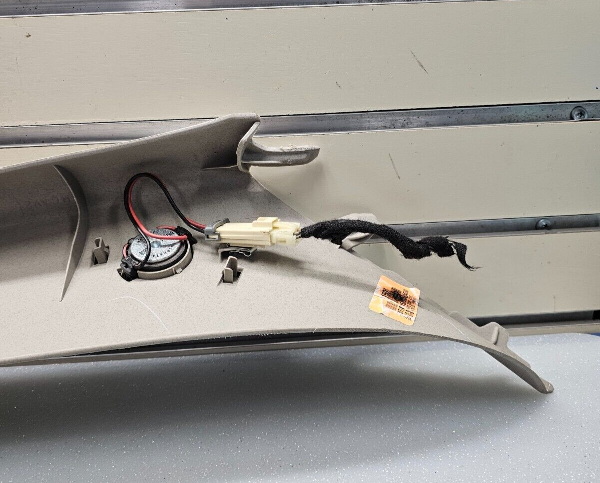 🔥07-13 Silverado Sierra A Pillar Roof Molding LEFT Driver Speak LIGHT GRAY P2