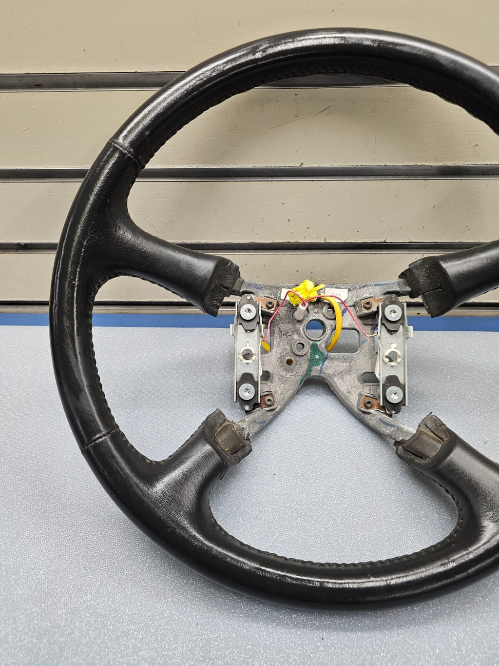 99-02 Chevy Silverado Tahoe Suburban Blazer SONOMA Steering Wheel Leather black
