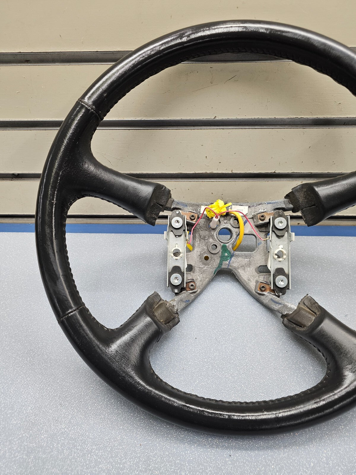 99-02 Chevy Silverado Tahoe Suburban Blazer SONOMA Steering Wheel Leather black