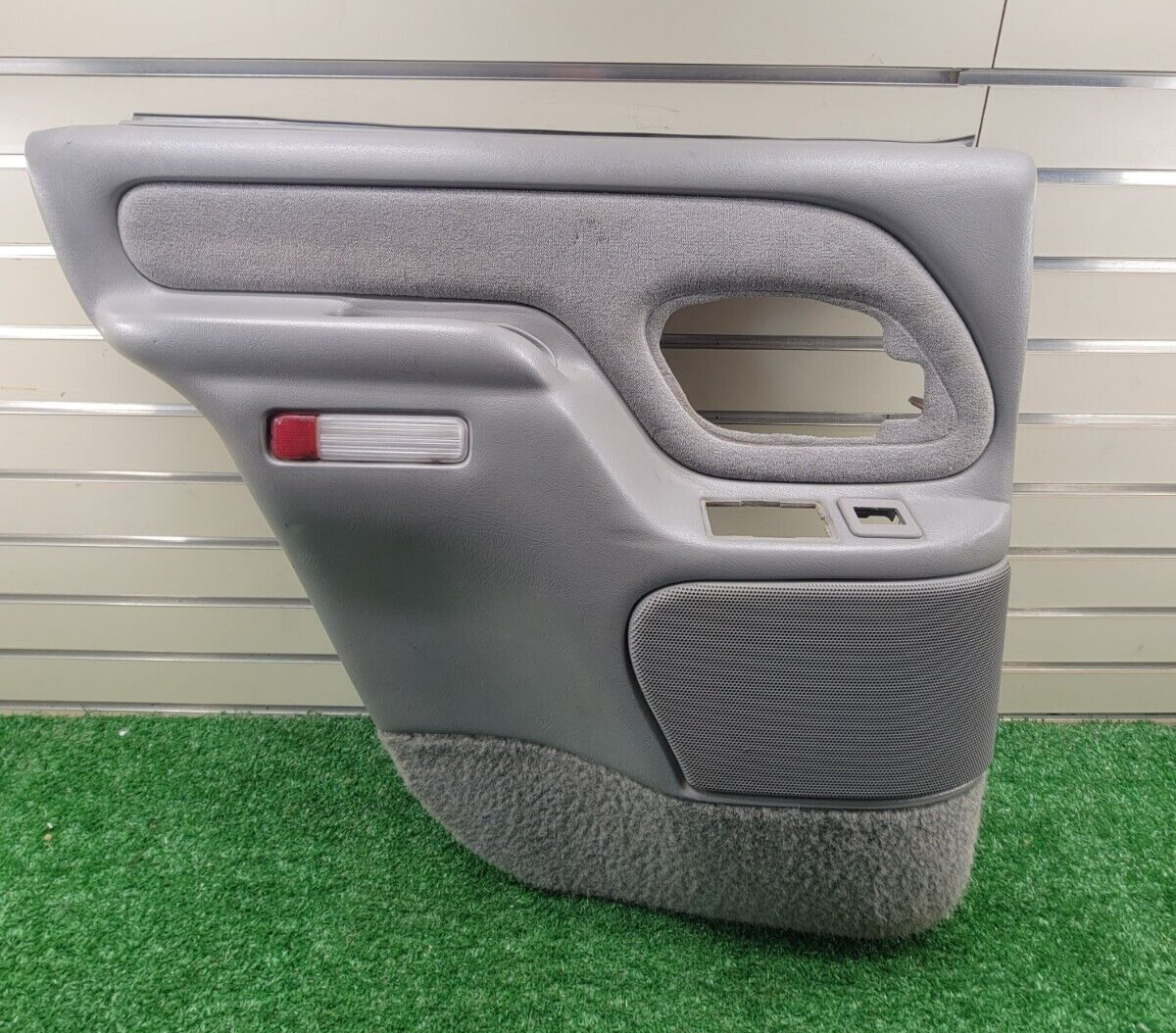 🔥1995-1999 Chevy GMC Silverado escalade DOOR PANEL Rear LEFT Auto LIGHT GRAY D2