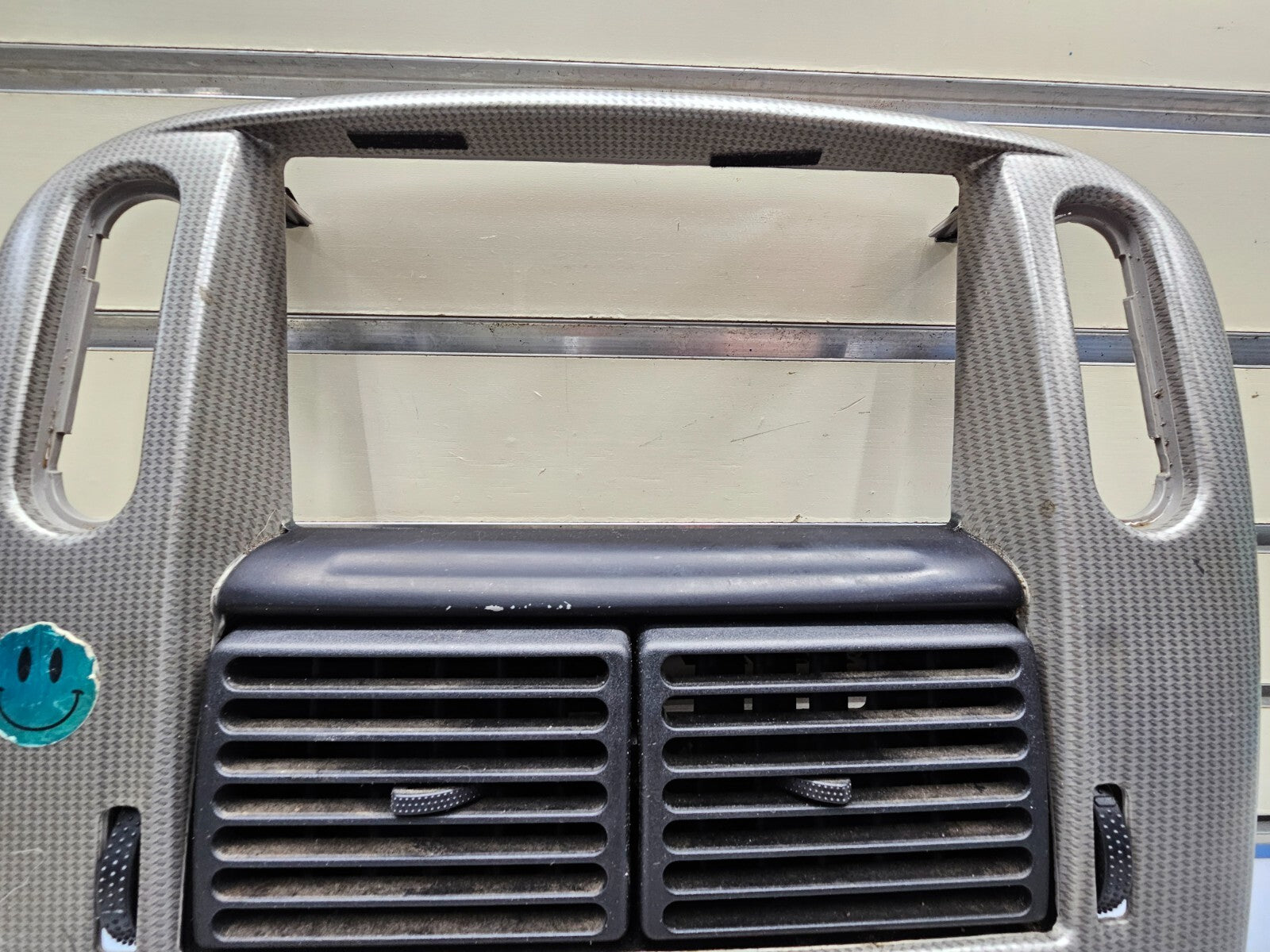 02-05 FORD EXPLORER RADIO CLIMATE TEMPERATURE CONTROL BEZEL Carbon Fiber Silver