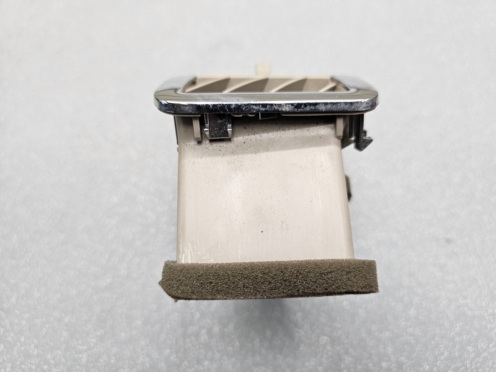 🔥2008-2012 Ford Escape Driver Left Front Air Dash Vent TAN/SILVER VT9