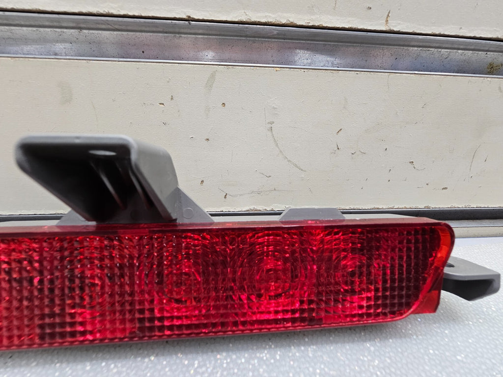 🔥2008-2012 Chevy Malibu Rear High Mount Third Brake Light Lamp Assembly Chrome
