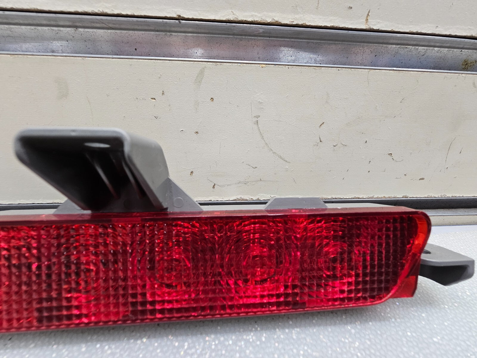 🔥2008-2012 Chevy Malibu Rear High Mount Third Brake Light Lamp Assembly Chrome