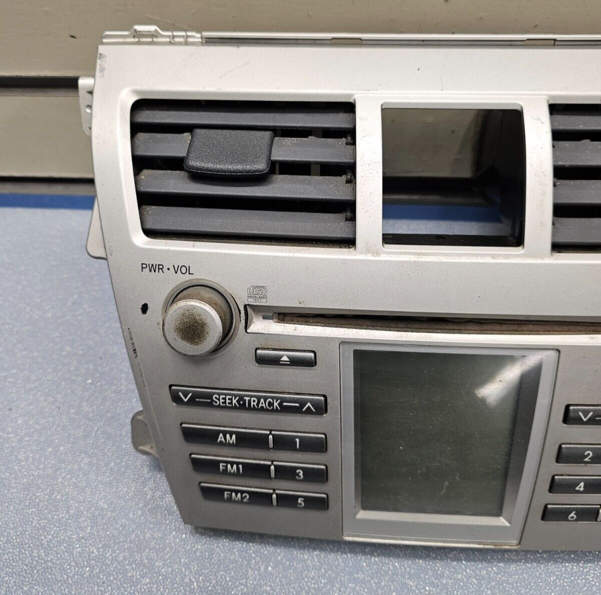 🔥07-11 Yaris Dash AM FM Radio Stereo Display Climate Trim Bezel Panel Silver