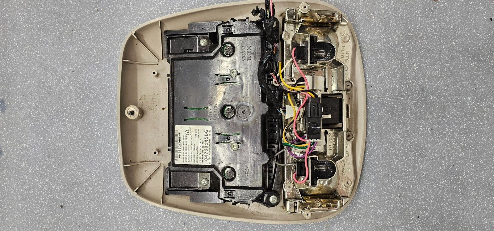 99-04  Chrysler 300m Sunroof Switch Overhead Dome light  Tan