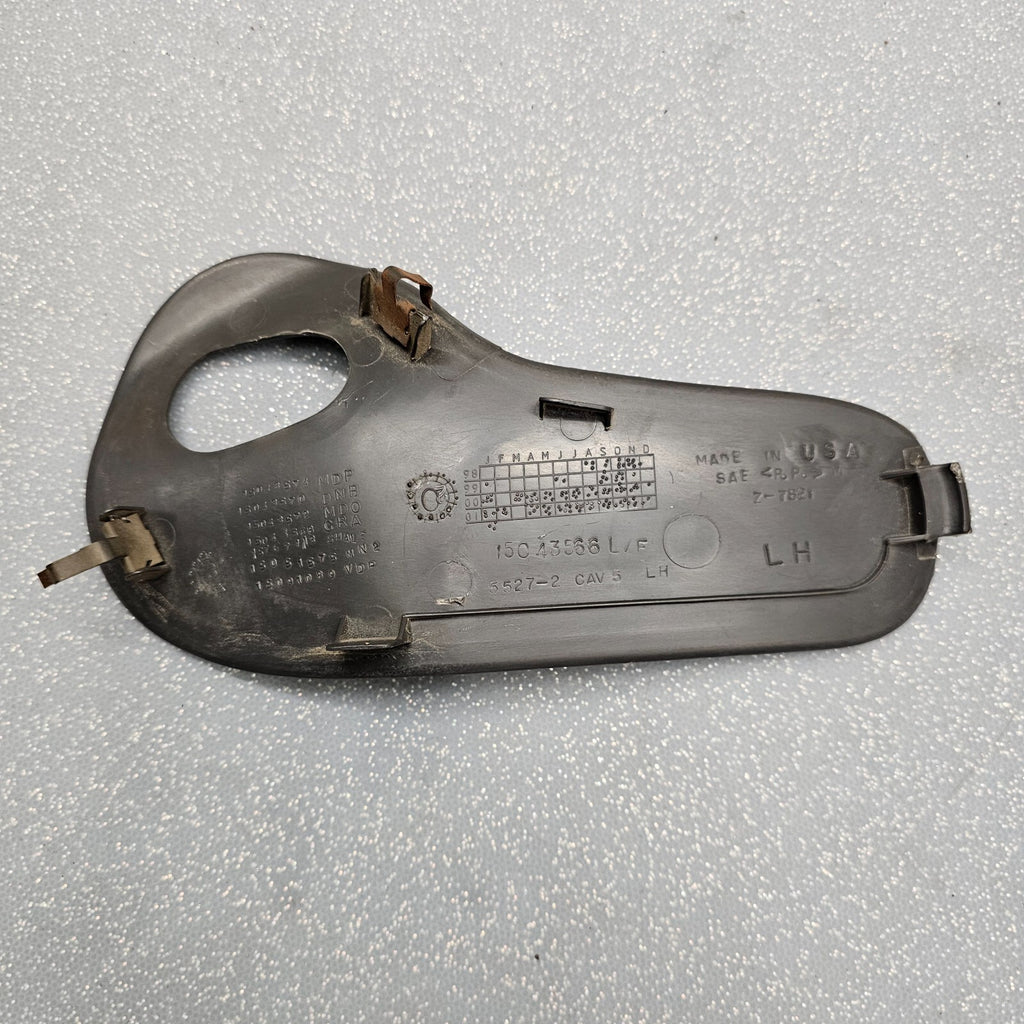 03-06 SILVERADO SIERRA TAHOE LEFT FRONT INTERIOR DOOR PANEL HANDLE COVER PEWTER