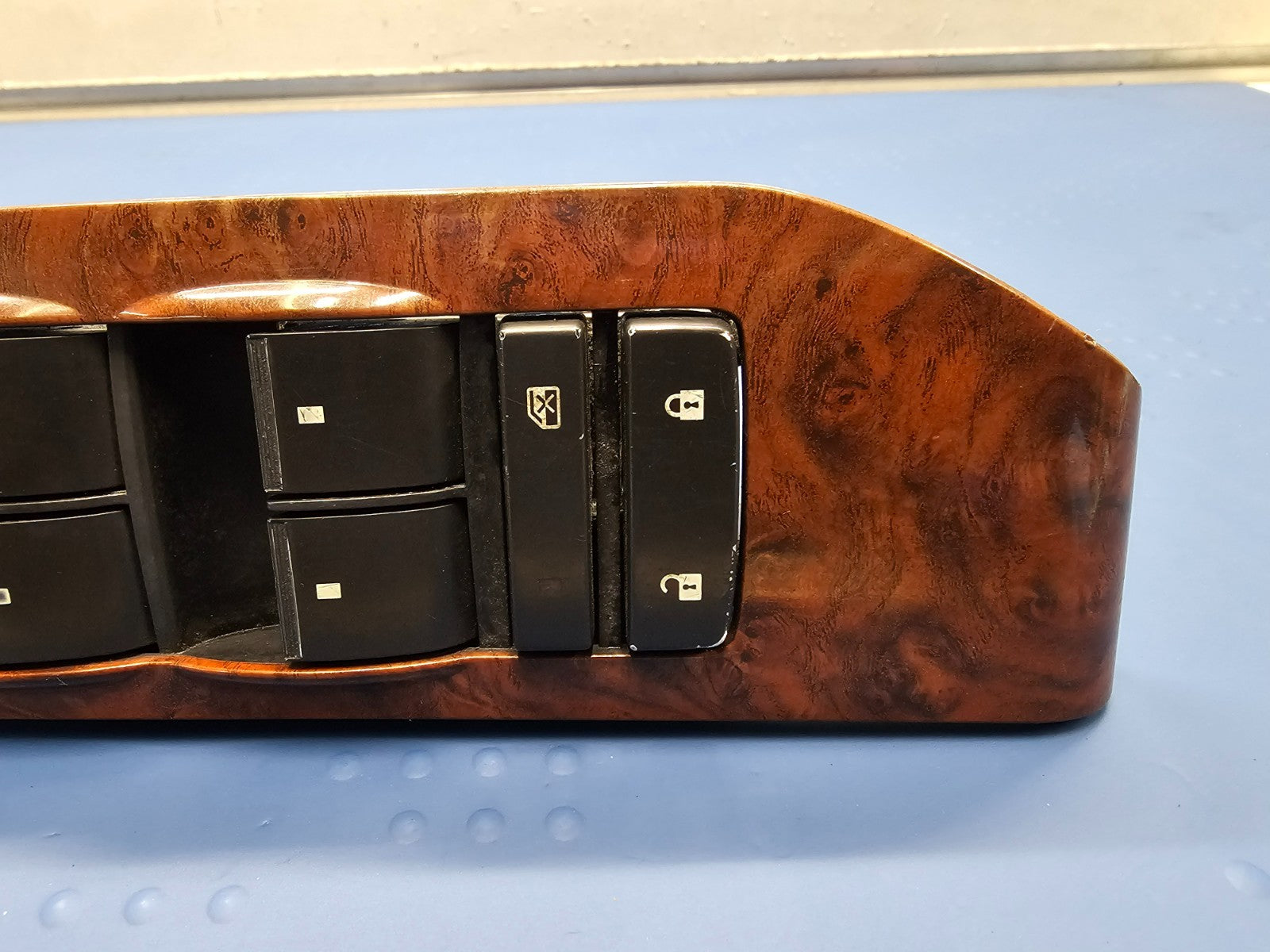 07-14 Tahoe Yukon Suburban Left Driver Door Window Master Switch Wood