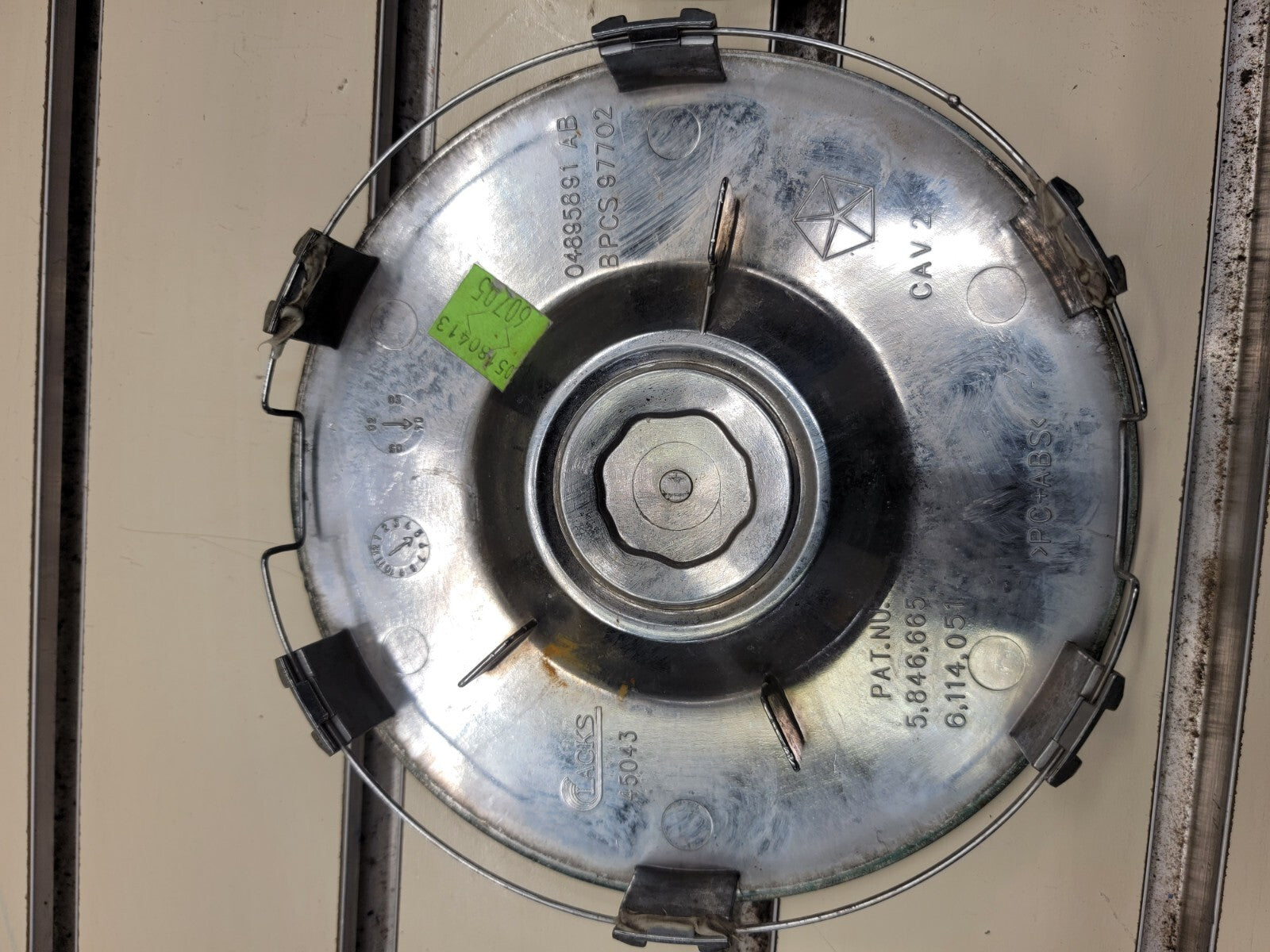 🔥2005-2006 CHRYSLER 300 CENTER HUB CAPS CHROME OEM