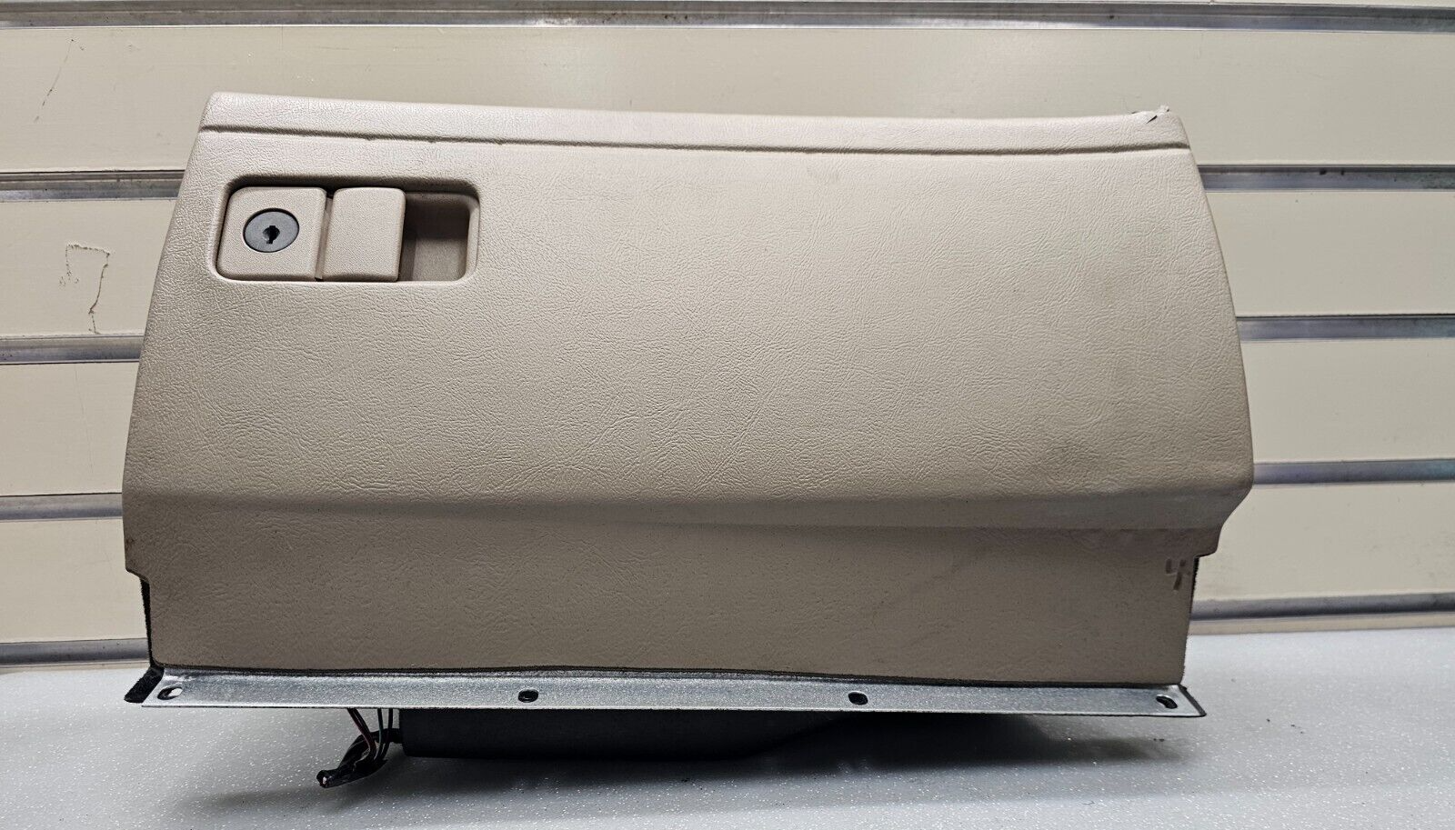 94-99 Buick LeSabre Dash Glove Box Board Lid Storage Compartment Cover Lock Tan