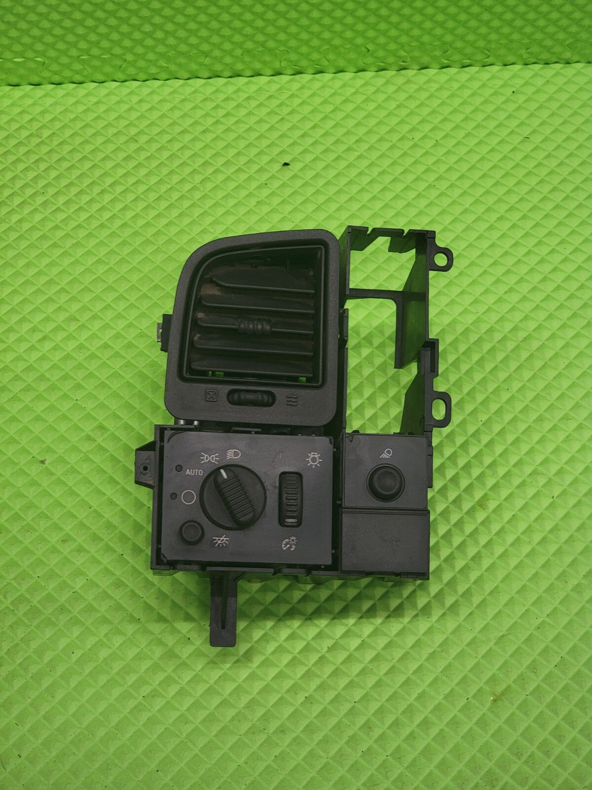 🔥1999-2006 Chevy Silverado Sierra Headlight Switch Air Vent left black HS19