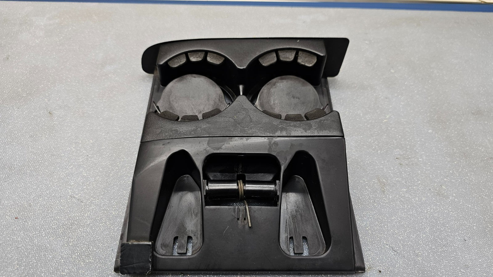 94-97 Dodge Ram Truck 1500 2500 Center Dash Pull Out Cup Holder  Assembly  Black