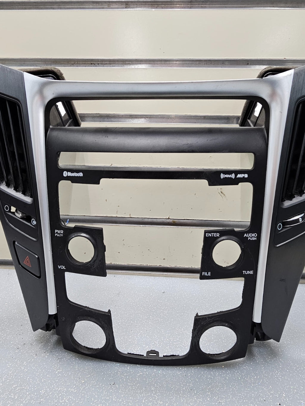11-14 Hyundai Sonata Center Dash Radio Surround Bezel Trim Panel Climate Silver