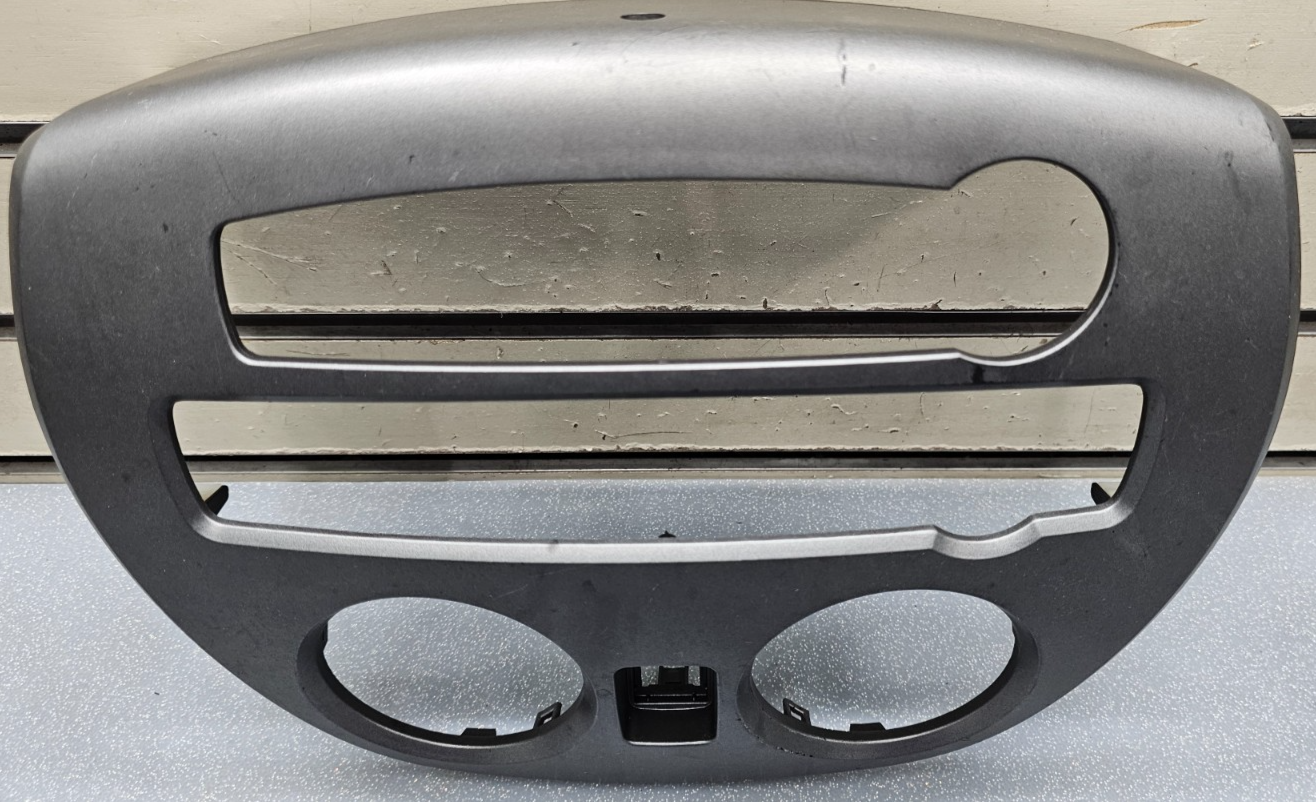 🔥06-08 Eclipse Dash AM FM Radio CD Player Display Stereo Panel Bezel Silver