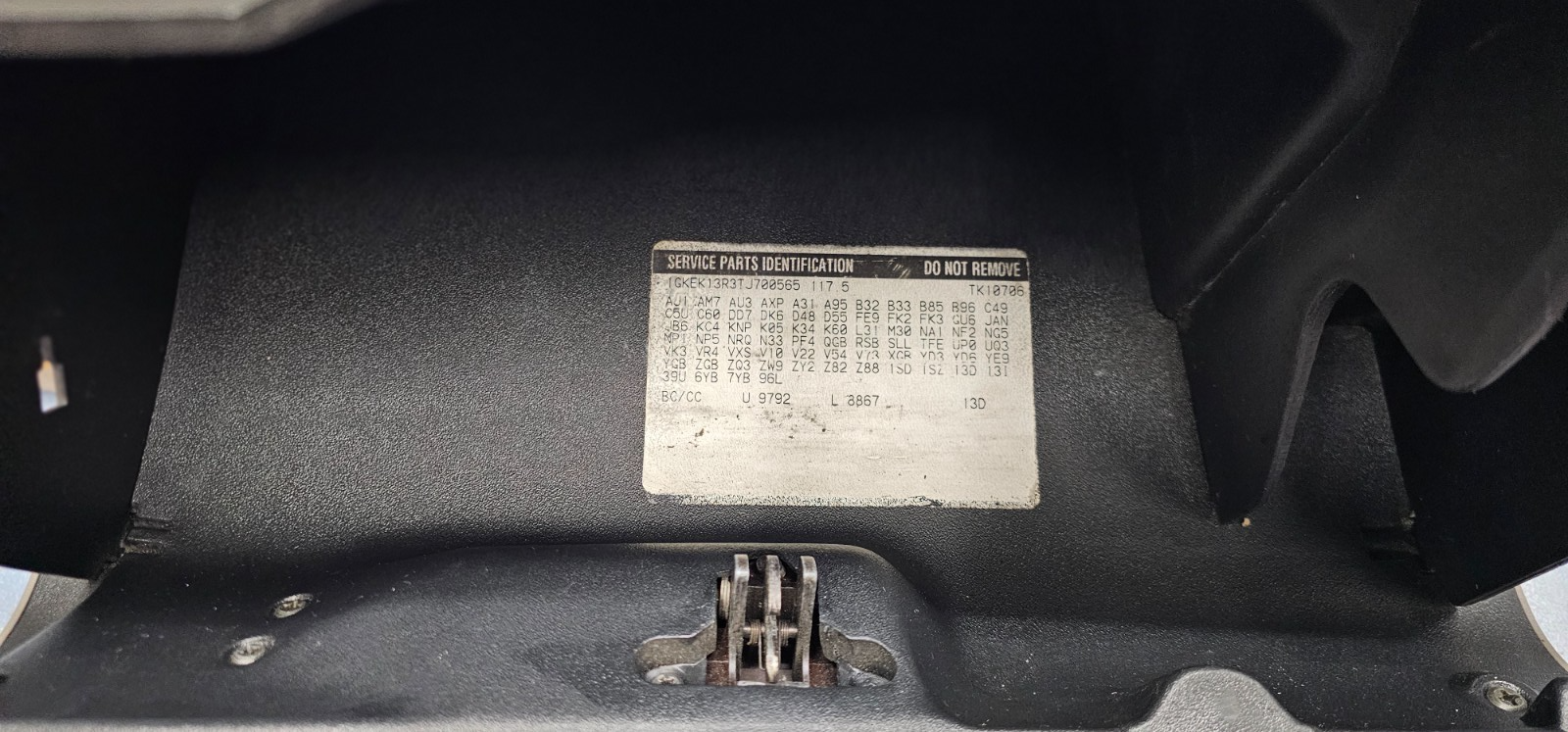 95-99 CHEVY GMC TRUCK SILVERADOC/K Glove Box Storage Compartment Assembly TAN G2