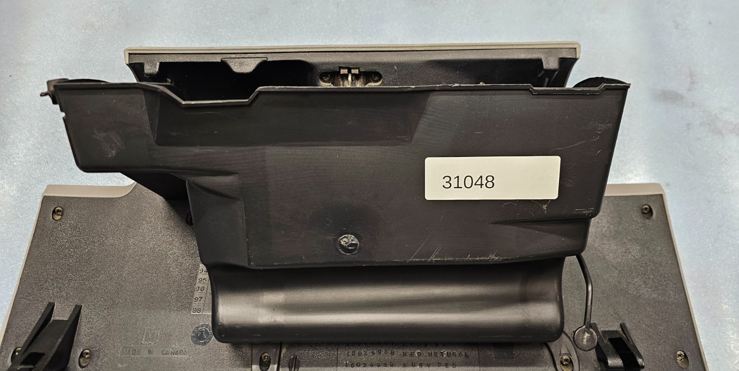95-99 CHEVY GMC TRUCK SILVERADOC/K Glove Box Storage Compartment Assembly TAN G2