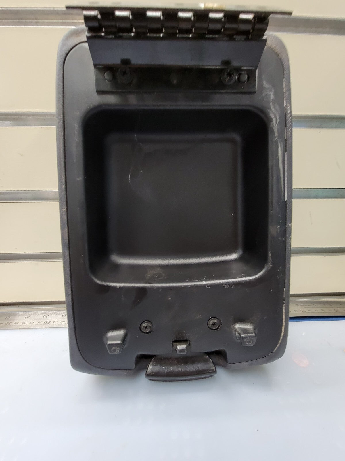 🔥2002-2007 Jeep Liberty Center Console Arm Rest Lid Black OEM