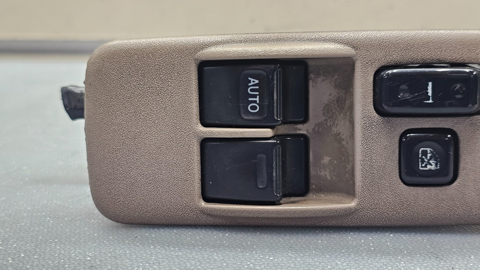 98-03 Sienna Solara 00-06 Tundra Power Driver Master Window Switch Assembly Tan