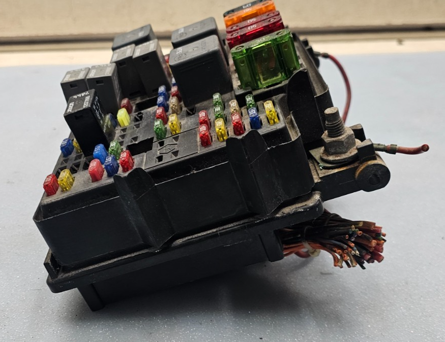 🔥99-02 Silverado Sierra Fuse Box Relay Junction Engine Integrated Power Module