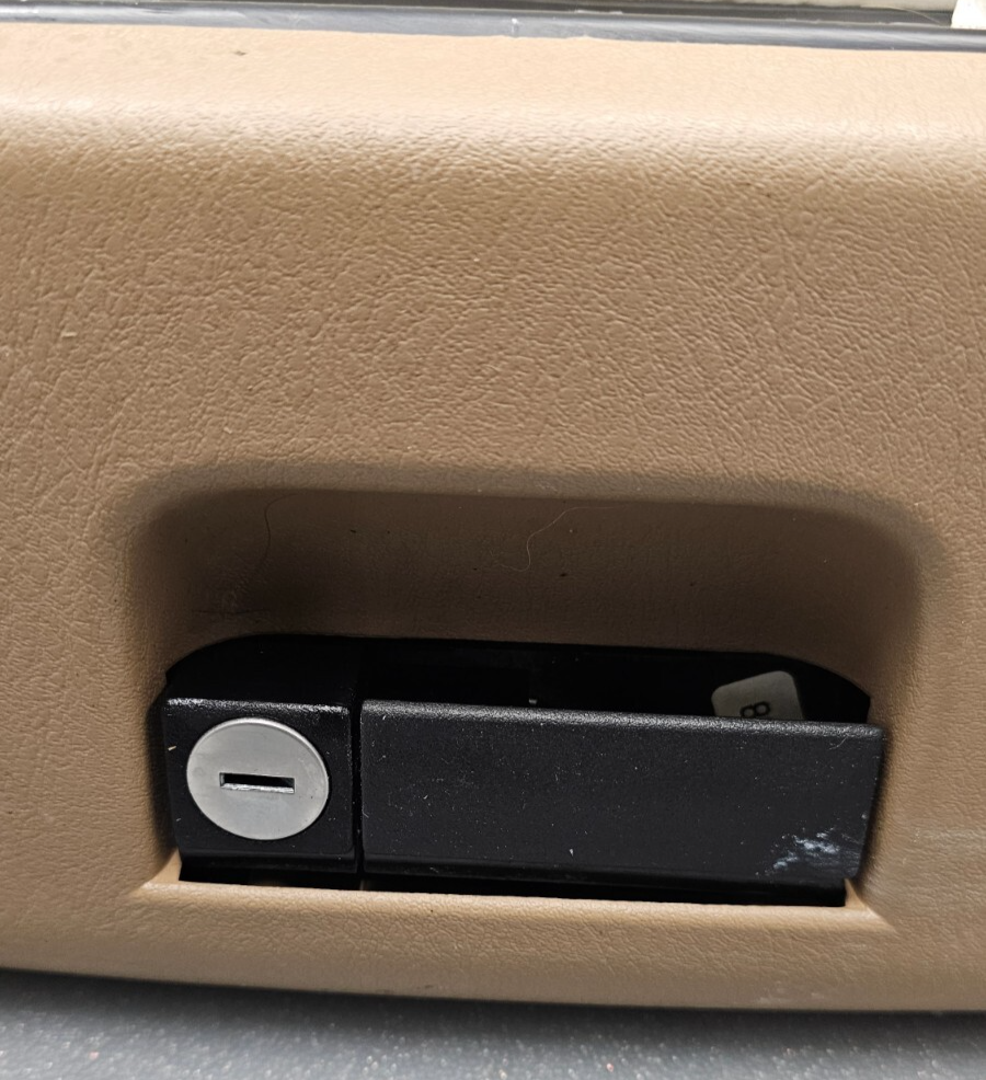 🔥01-07 CARAVAN TOWN COUNTRY DASH GLOVE BOX COMPARTMENT LID COVER ASSEMBLY TAN