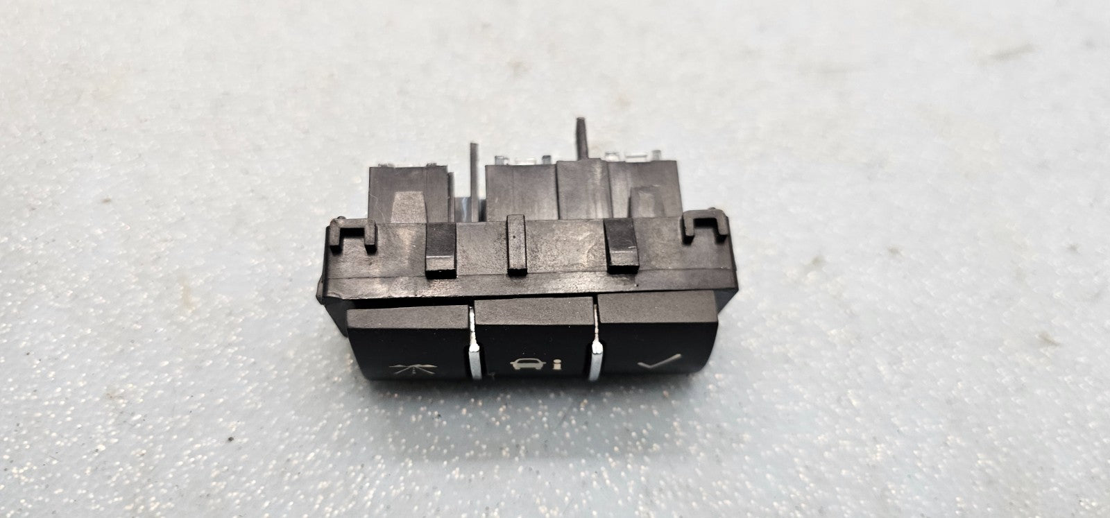 🔥06-09 Suzuki XL-7 Center Traction Information Display Locking Lock Switch