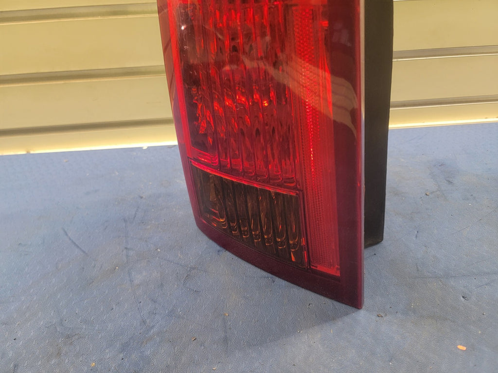 🔥2003-2007 Cadillac CTS Sedan Taillight Lamp Assembly left Driver Side Chrome