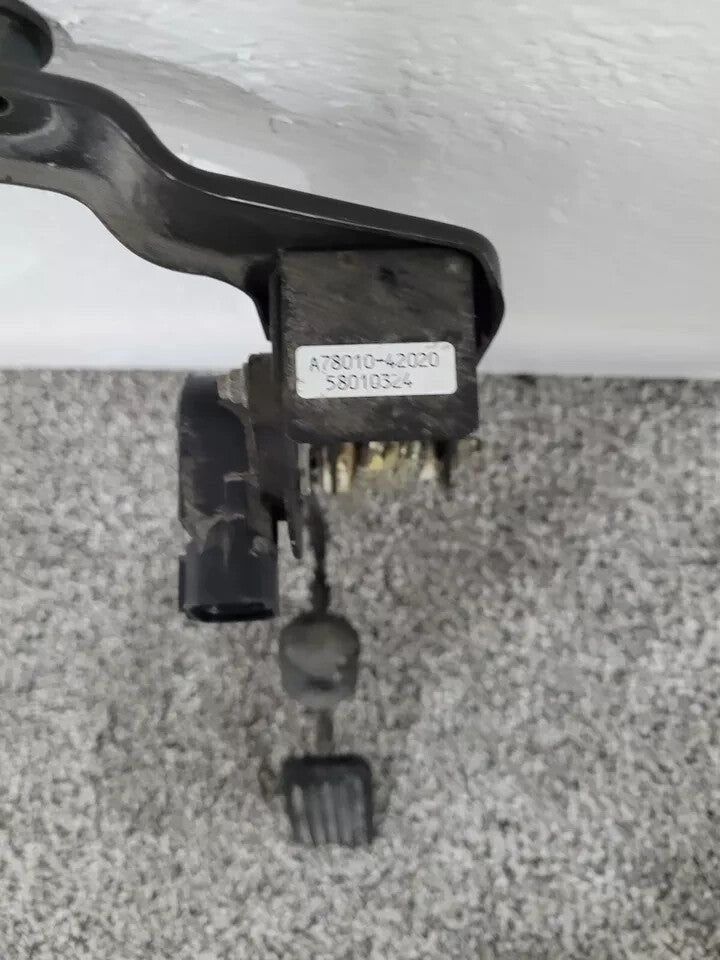 🔥2004-2005 Toyota RAV4 Accelerator Gas Fuel Pedal Sensor Standard Assembly OEM