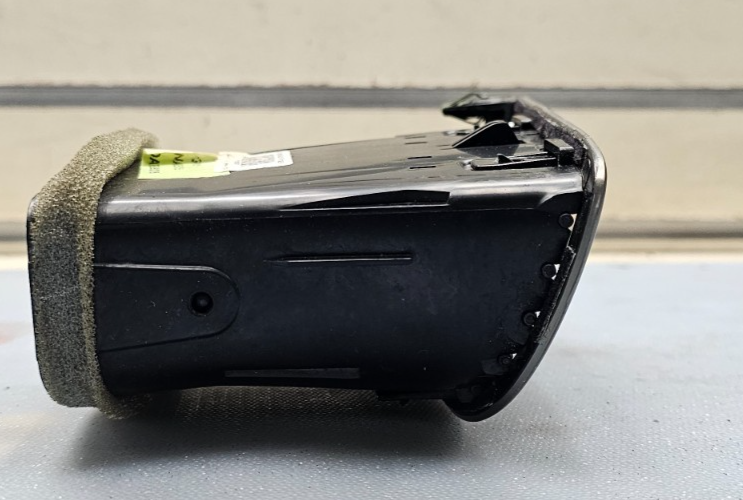 🔥07-13 Suburban TAHOE YUKON Dash A/C Air Vent Front Right Passenger Black VT16