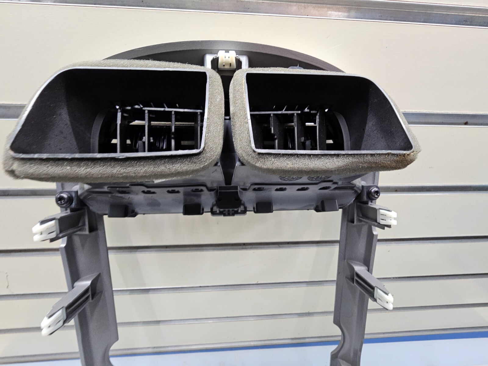 🔥13-16 Chevrolet Malibu Radio AC Center Dash Vent and Trim Gray/Silver Bezel