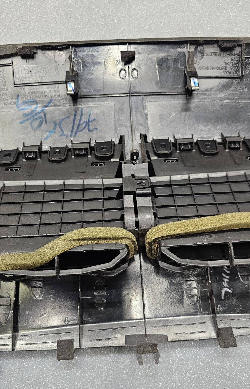 🔥2007-2012 Nissan VERSA Center Dash AIR VENT Bezel Trim UPPER Panel BLACK VT20