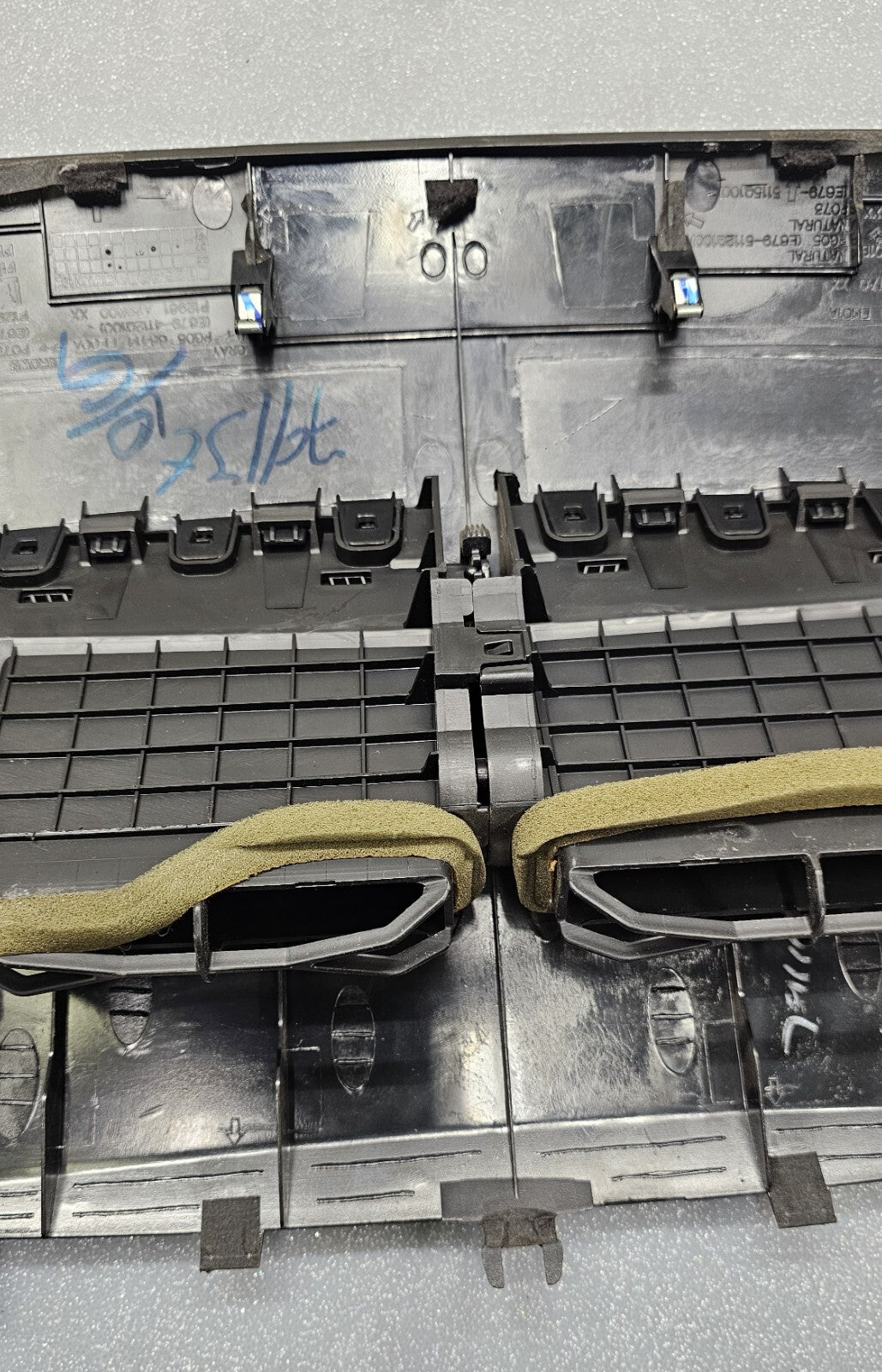 🔥2007-2012 Nissan VERSA Center Dash AIR VENT Bezel Trim UPPER Panel BLACK VT20