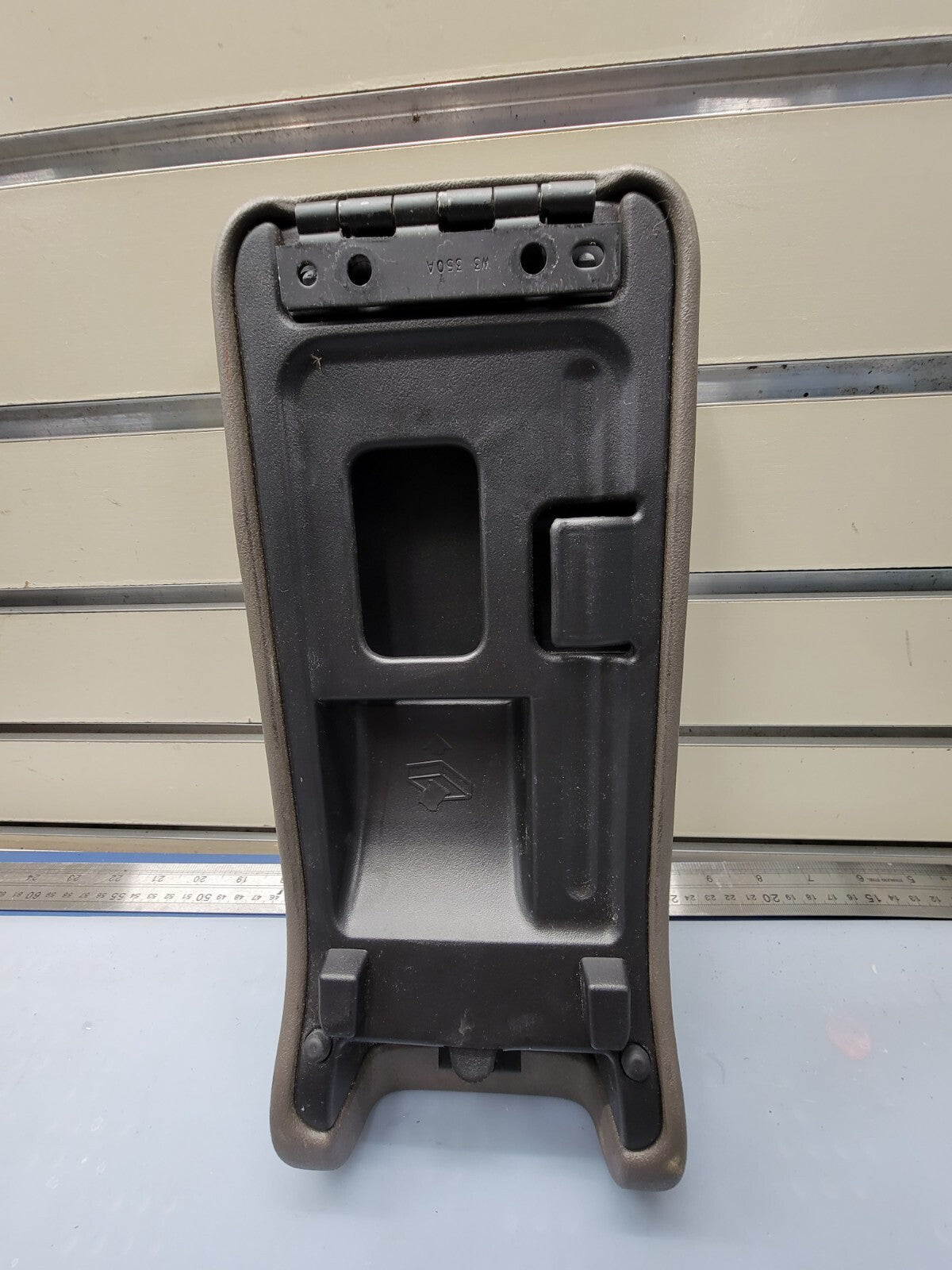 🔥01-05 SEBRING STRATUS Center Console Lid Armrest Storage Top Assembly DK TAN