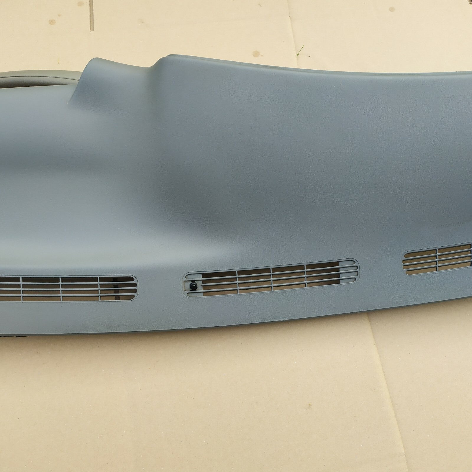 99-06 SILVERADO SIERRA TAHOE Upper Dash Cap Cover Top Pad Dashboard NEUTRAL DP1