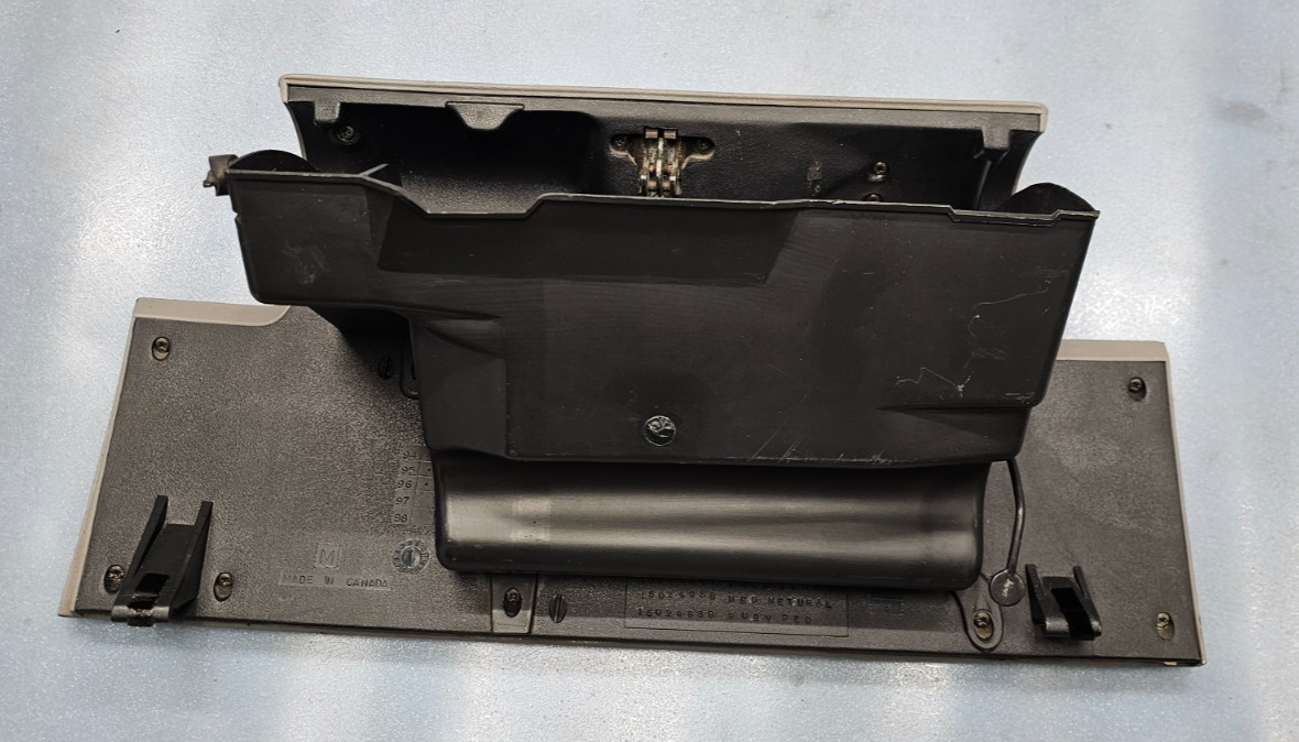 95-99 CHEVY GMC TRUCK SILVERADOC/K Glove Box Storage Compartment Assembly TAN G2
