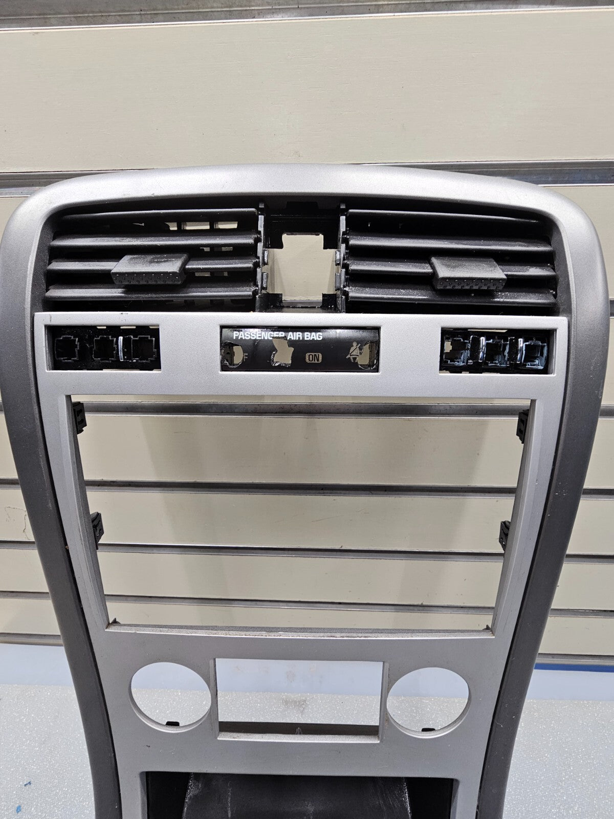 07-09 Equinox Center Dash AM FM Radio Climate Stereo Bezel Trim Panel SILVER B43