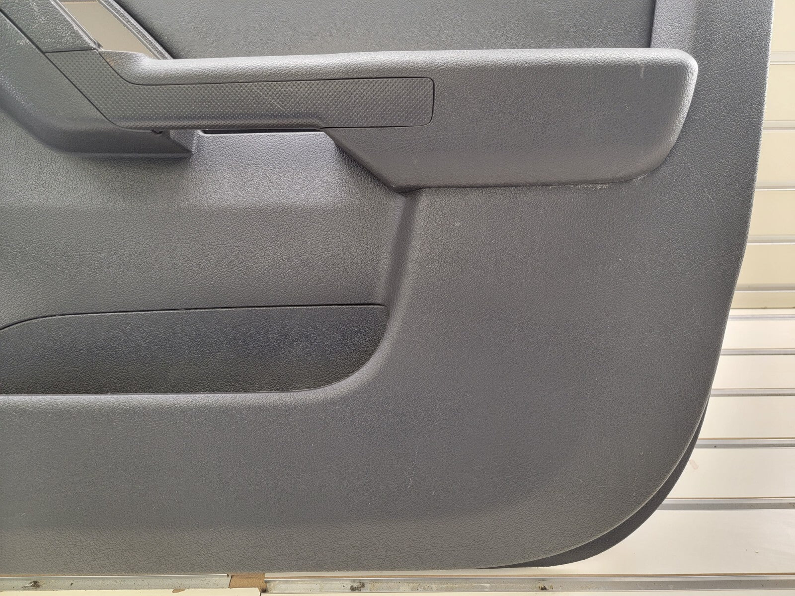 06-10 HUMMER H3 PASSENGER RIGHT FRONT DOOR TRIM PANEL black OEM