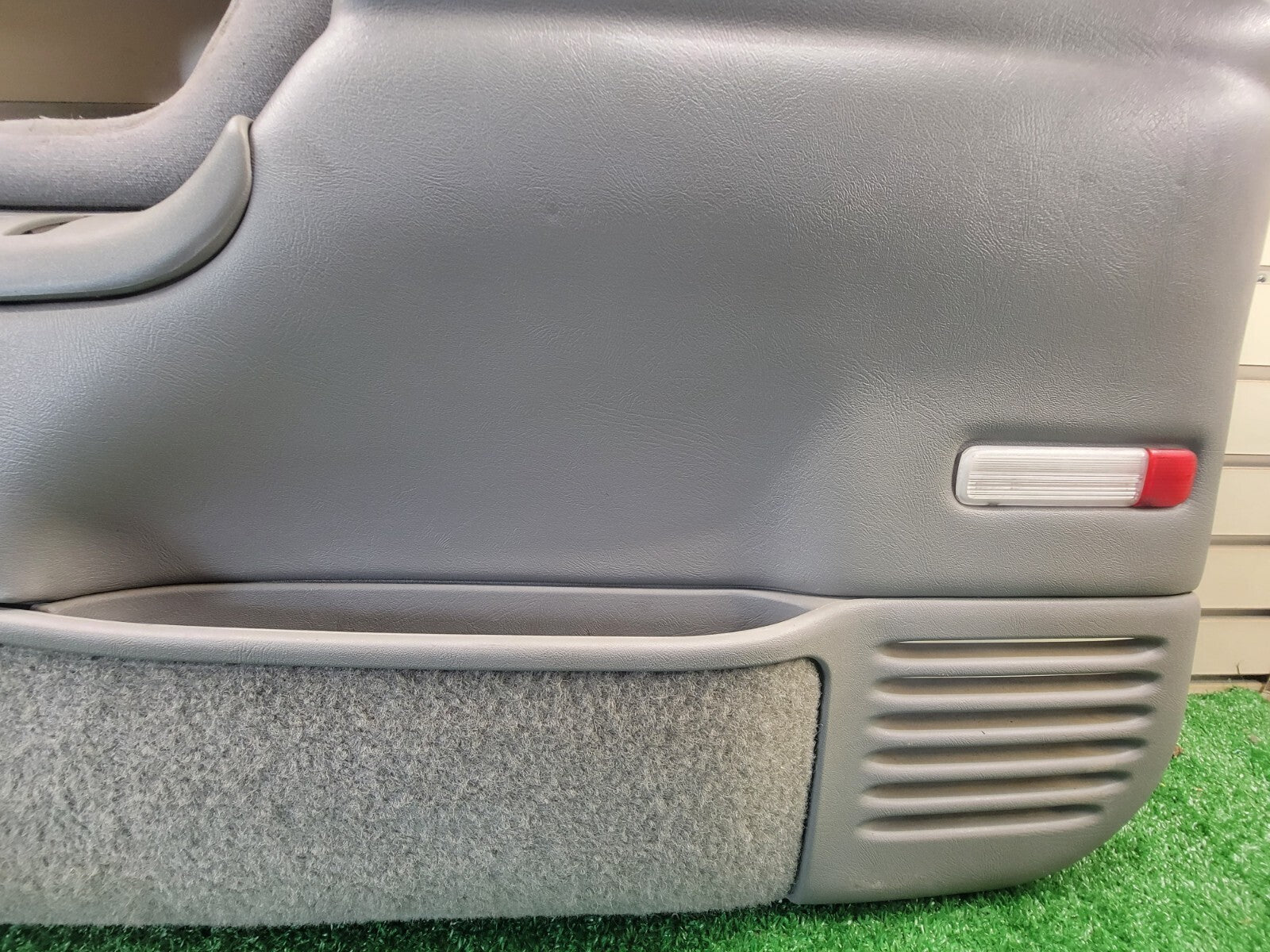 🔥95-99 Chevy GMC Silverado C/K DOOR PANEL Front Passenger Right Gray OEM D2